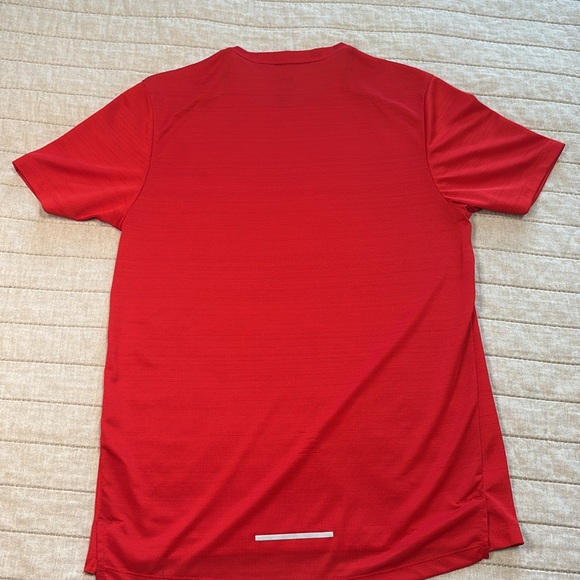 Nike Dri-Fit Red Running Shirt - Picture 4 of 4